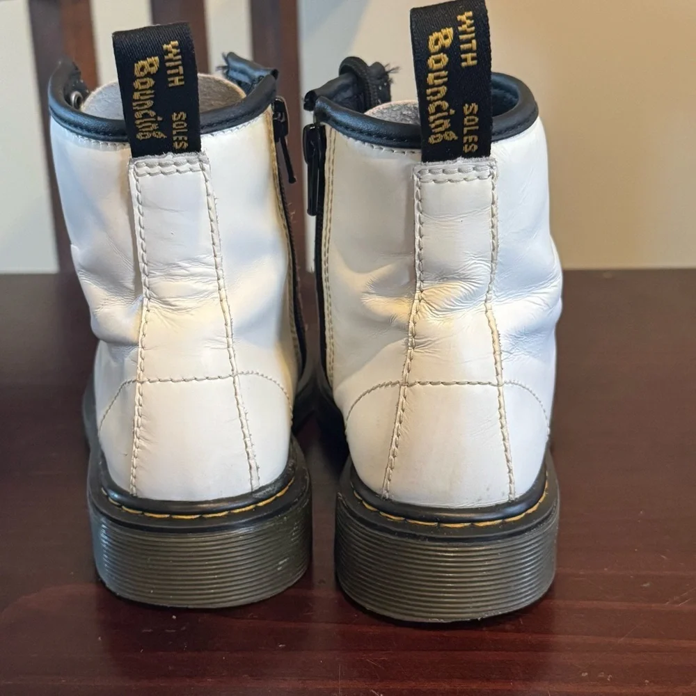 Dr. Martens Doc docs white leather 1460 J youth kids size 2 combat  boots